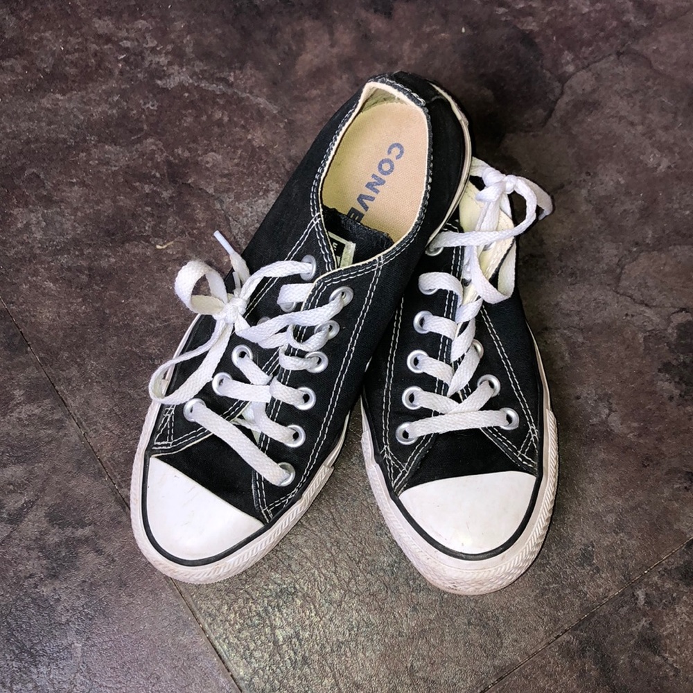 black low top converse
